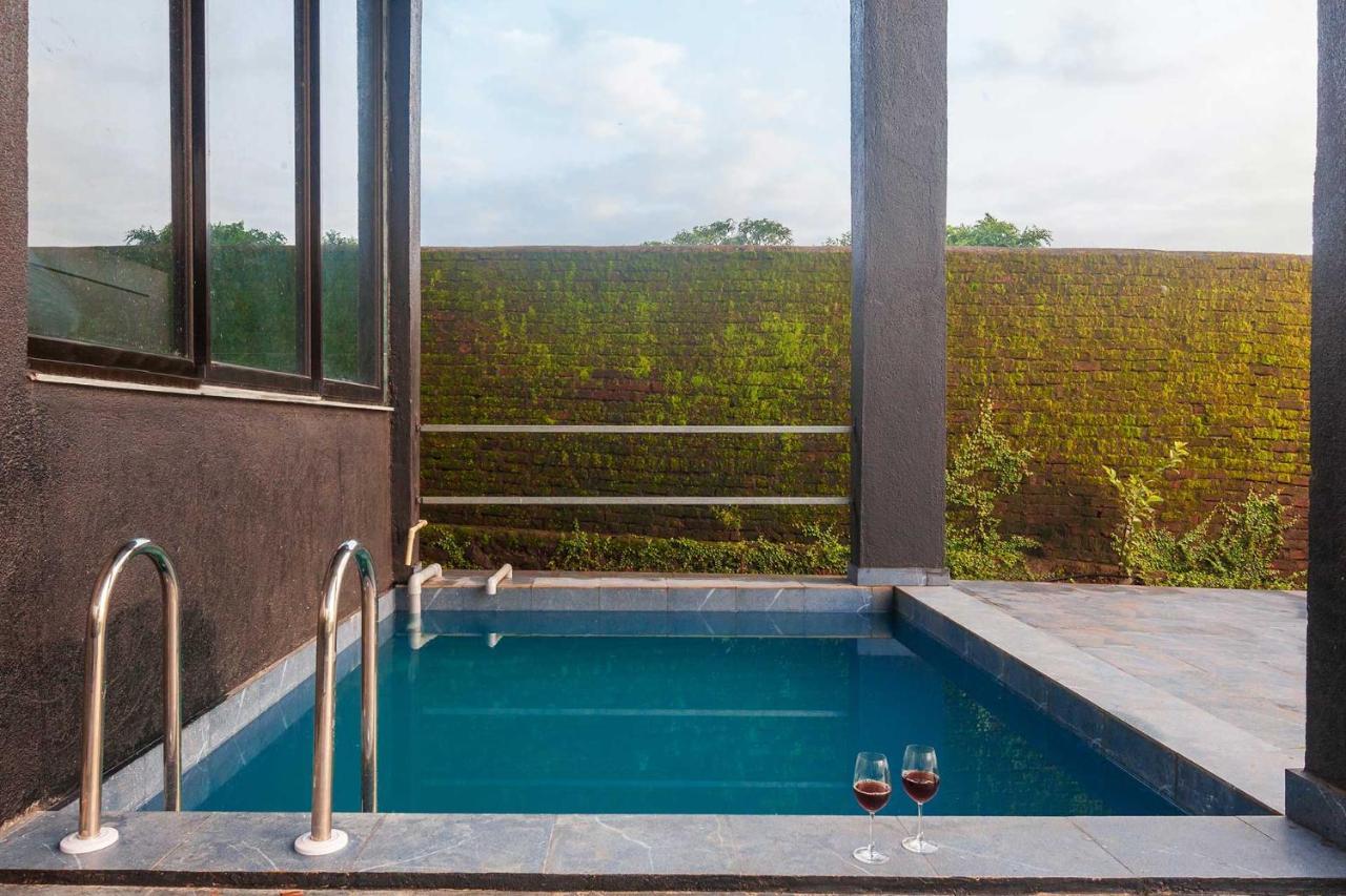 Sunset Boulevard By Stayvista - Lakeside Villa With Pet-Friendly Ambiance, Deck, Terrace, Plunge Pool & Modern Flair Karjat Exteriör bild