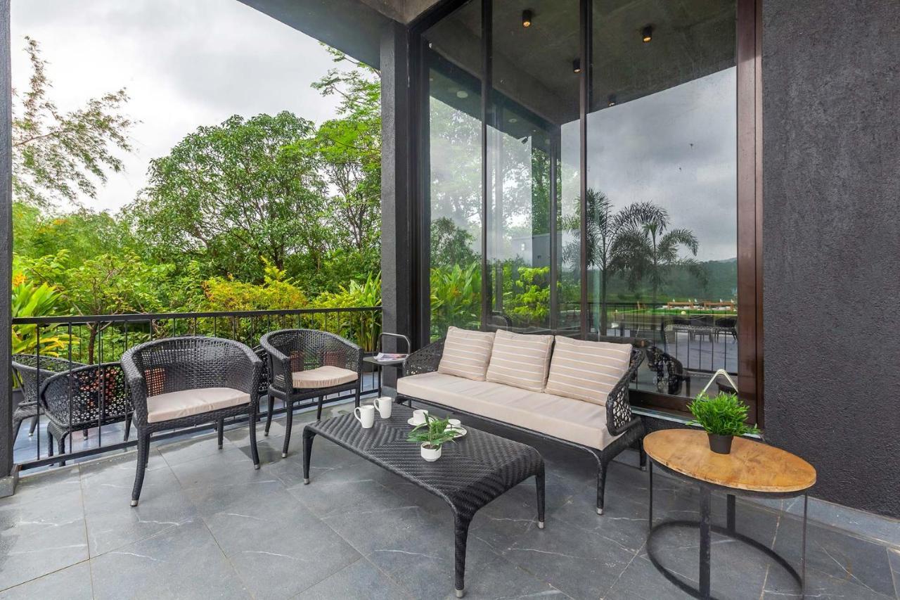 Sunset Boulevard By Stayvista - Lakeside Villa With Pet-Friendly Ambiance, Deck, Terrace, Plunge Pool & Modern Flair Karjat Exteriör bild