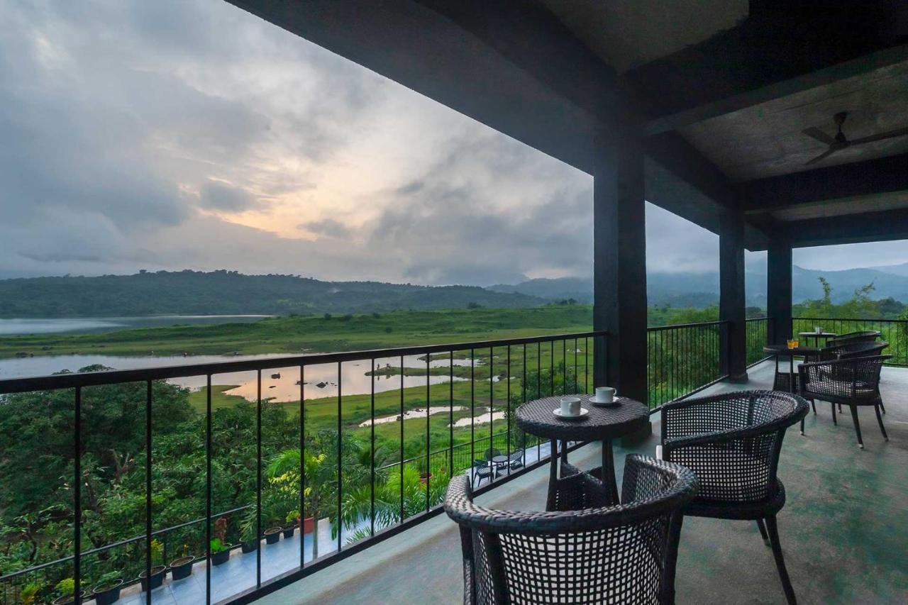 Sunset Boulevard By Stayvista - Lakeside Villa With Pet-Friendly Ambiance, Deck, Terrace, Plunge Pool & Modern Flair Karjat Exteriör bild
