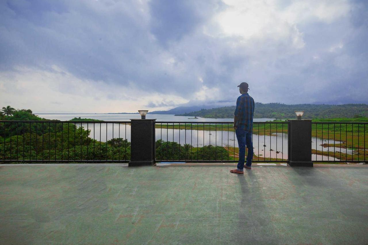 Sunset Boulevard By Stayvista - Lakeside Villa With Pet-Friendly Ambiance, Deck, Terrace, Plunge Pool & Modern Flair Karjat Exteriör bild