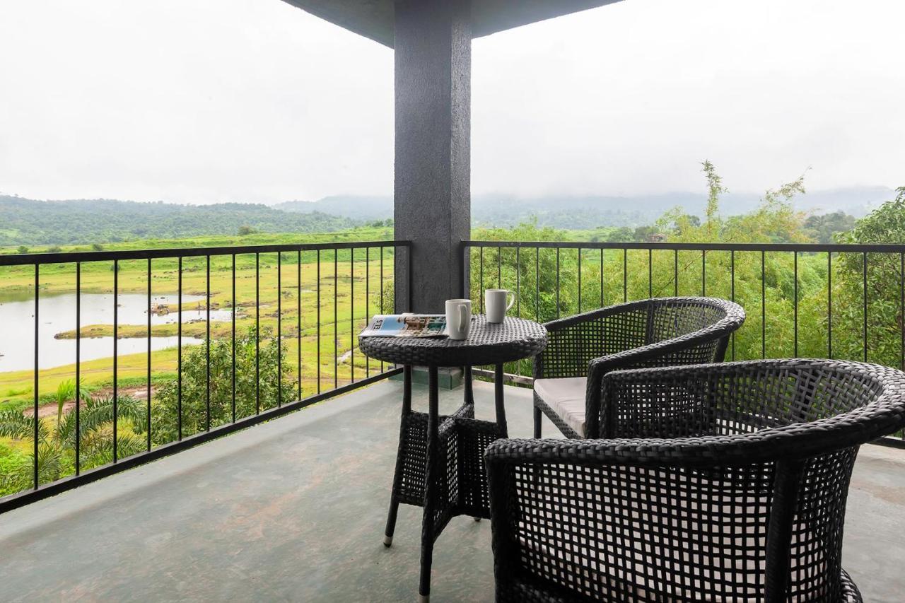 Sunset Boulevard By Stayvista - Lakeside Villa With Pet-Friendly Ambiance, Deck, Terrace, Plunge Pool & Modern Flair Karjat Exteriör bild