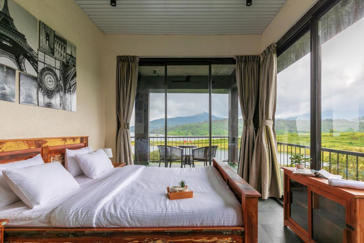Sunset Boulevard By Stayvista - Lakeside Villa With Pet-Friendly Ambiance, Deck, Terrace, Plunge Pool & Modern Flair Karjat Exteriör bild