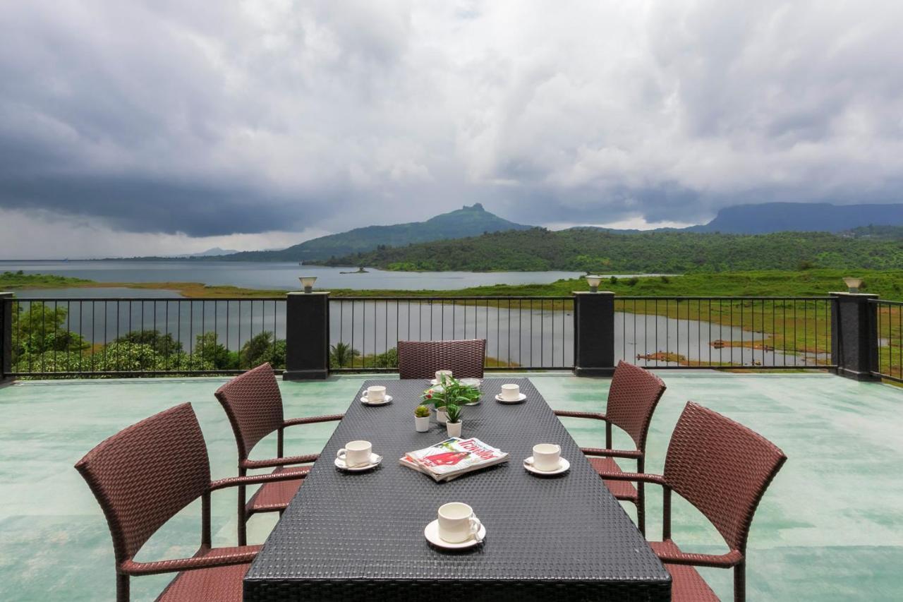 Sunset Boulevard By Stayvista - Lakeside Villa With Pet-Friendly Ambiance, Deck, Terrace, Plunge Pool & Modern Flair Karjat Exteriör bild