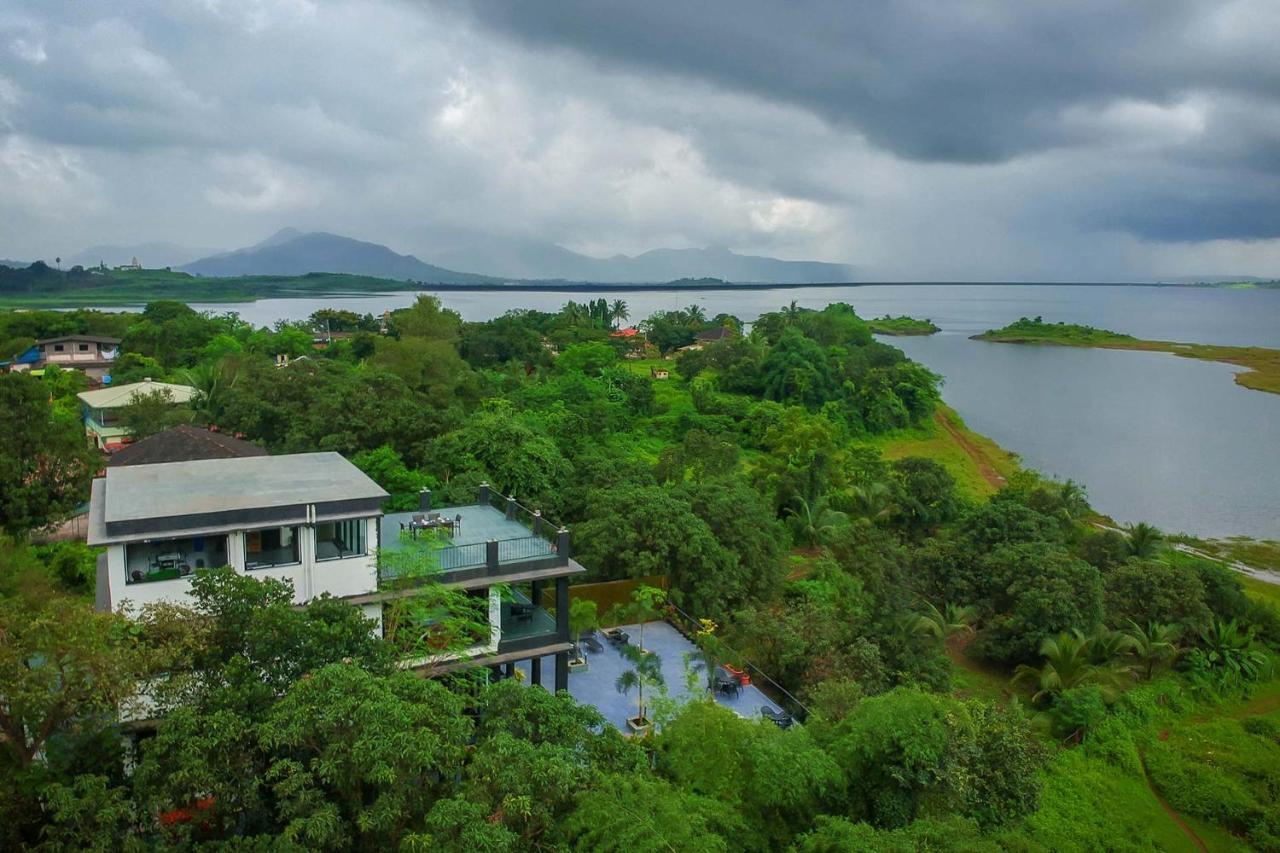 Sunset Boulevard By Stayvista - Lakeside Villa With Pet-Friendly Ambiance, Deck, Terrace, Plunge Pool & Modern Flair Karjat Exteriör bild