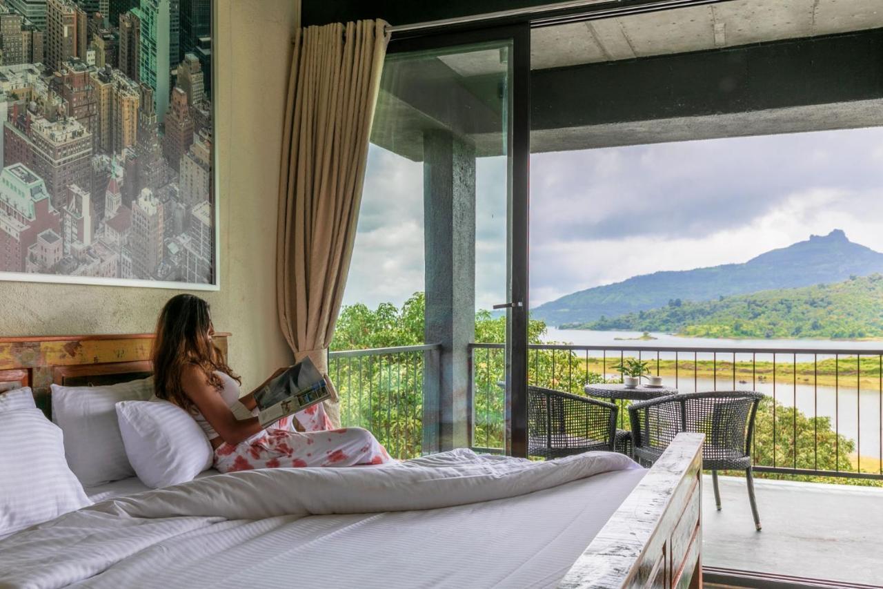 Sunset Boulevard By Stayvista - Lakeside Villa With Pet-Friendly Ambiance, Deck, Terrace, Plunge Pool & Modern Flair Karjat Exteriör bild